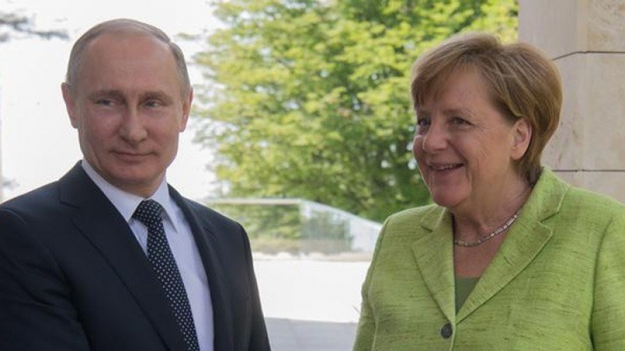 Προθυμία Merkel και Putin για συνεργασία στην επίλυση διεθνών διενέξεων