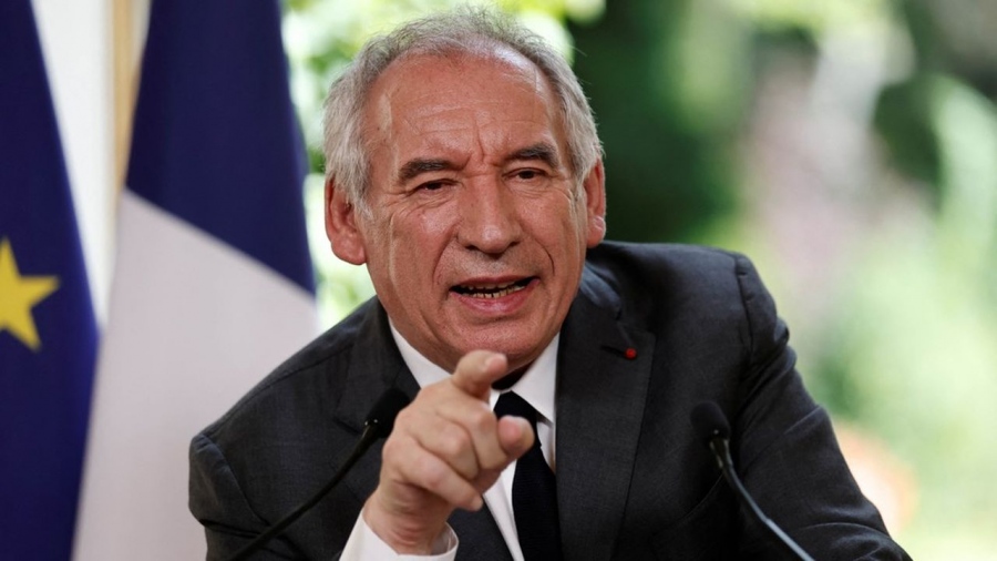 Γαλλία: Η Marine Le Pen διέσωσε τον πρωθυπουργό Bayrou από άλλη μία πρόταση μομφής