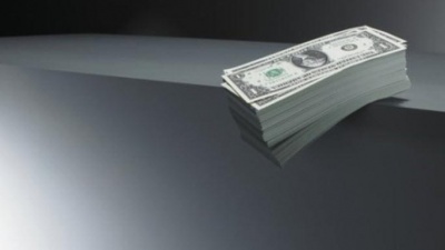 Το δολάριο «βυθίζεται» και οι αναλυτές αρχίζουν να ανησυχούν για τον ορίζοντα της διόρθωσης