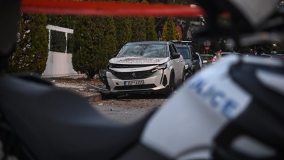 Εκρηκτικός μηχανισμός σε συγκρότημα κατοικιών στη Γλυφάδα - «Ακούσαμε ένα πράγμα σαν κεραυνό»