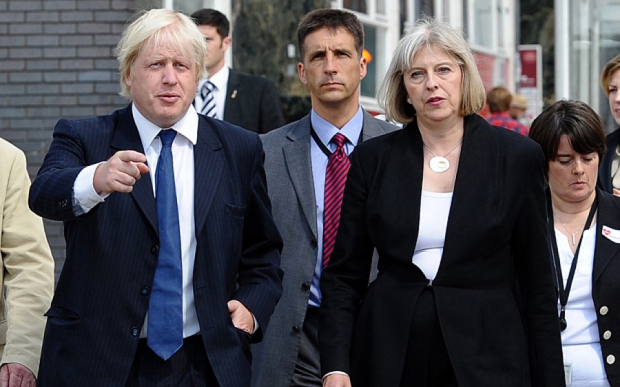 Οι Βρετανοί απορρίπτουν το σχέδιο της May για το Brexit - Προτιμούν τον Johnson για ηγέτη