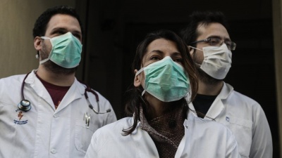 Τουλάχιστον 90.000 εργαζόμενοι στον τομέα υγείας παγκοσμίως έχουν μολυνθεί από κορωνοϊό