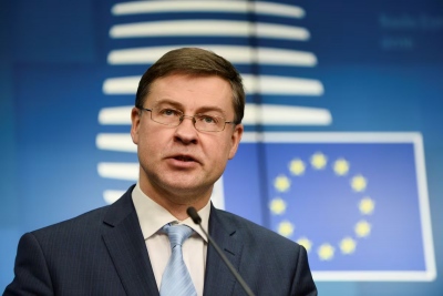 Dombrovskis: Η ανάπτυξη της ΕΕ μπορεί να μειωθεί στο 0,8% το 2026, λόγω Μέσης Ανατολής