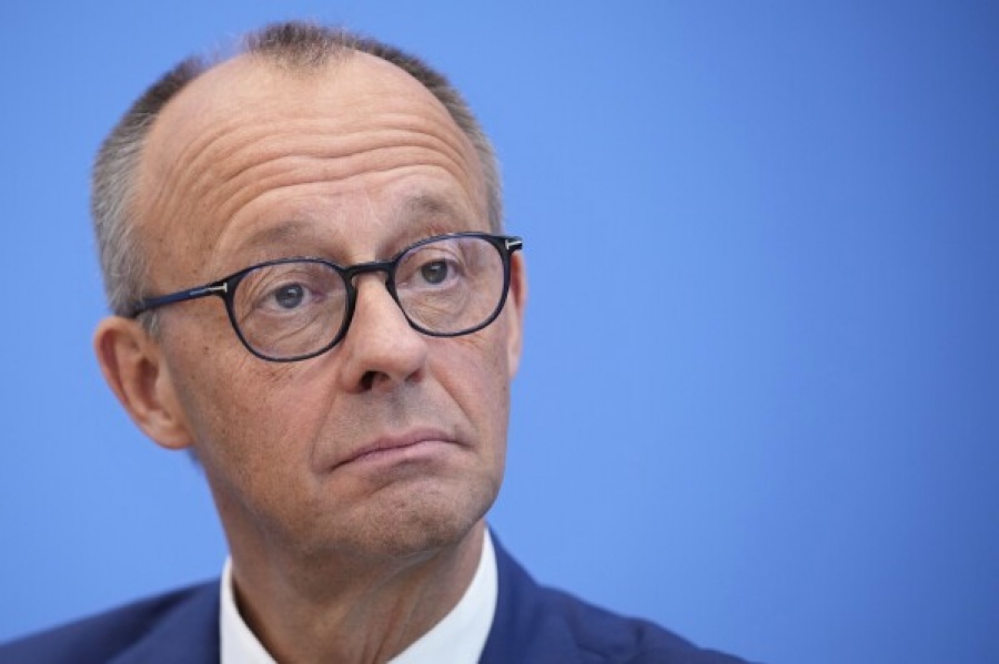 Δεν είναι μόνο το κοστούμι του Zelensky - O Merz έβαλε γραβάτα … με ελέφαντα για να καλοπιάσει τον Trump