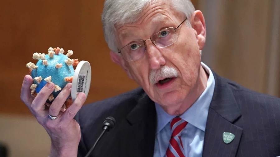 Επικεφαλής του αμερικανικού NIH για την επιστροφή της μάσκας: Είναι για να προστατεύουν κυρίως τους ανεμβολίαστους