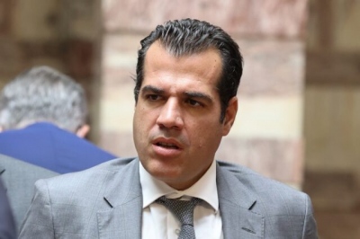 Πλεύρης: H νόμιμη παραμονή στη χώρα συνδέεται πλέον άμεσα και αποκλειστικά με την εργασία