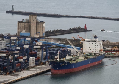 Σοκ στην ενέργεια: Άνοδος 3% στο Brent εν μέσω φόβων για κλιμάκωση στο Hormuz