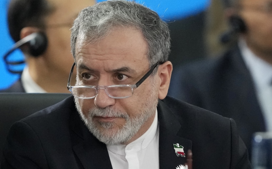 Araghchi (ΥΠΕΞ Ιράν): Συνεχίζονται οι διαπραγματεύσεις με τις ΗΠΑ για το πυρηνικό πρόγραμμα μέσω τρίτων