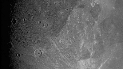 NASA: Οι πρώτες φωτογραφίες από τον Γανυμήδη - Το τεράστιο παγωμένο φεγγάρι - μαμούθ