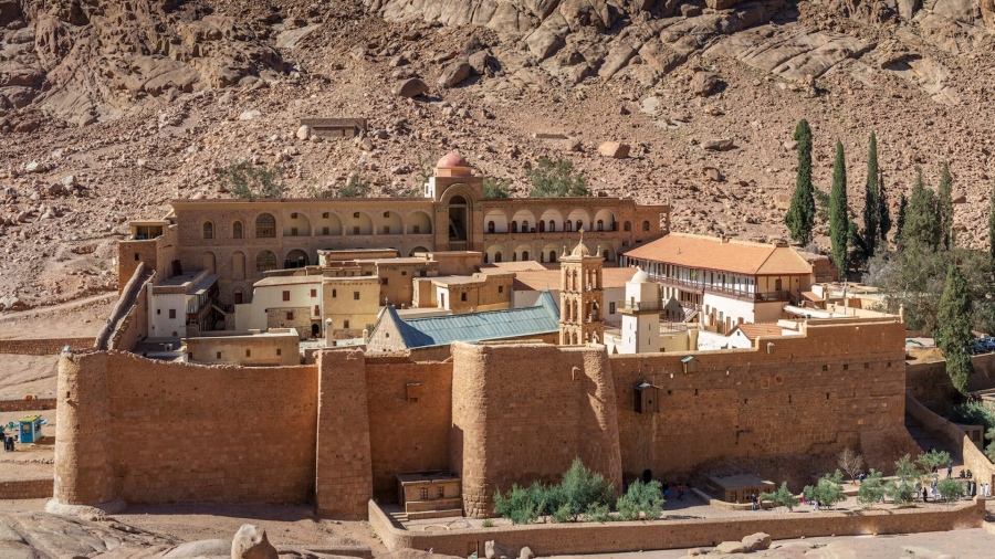 Αρχιεπίσκοπος Σινά: «Η Μονή επανήλθε στη νομιμότητα – Εκτός τειχών οι πραξικοπηματίες»