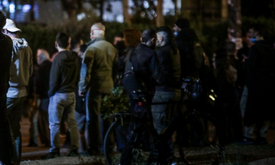 Έντονη ανησυχία για τις συγκεντρώσεις στις πλατείες - Κώδωνας κινδύνου από επιστήμονες: Ελλοχεύει ο κίνδυνος εξάπλωσης της πανδημίας