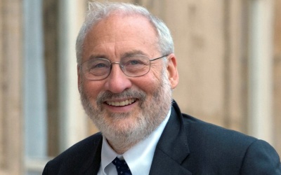 Stiglitz: Καμία τράπεζα δεν θα γλυτώσει από την επίδραση της οικονομικής ύφεσης