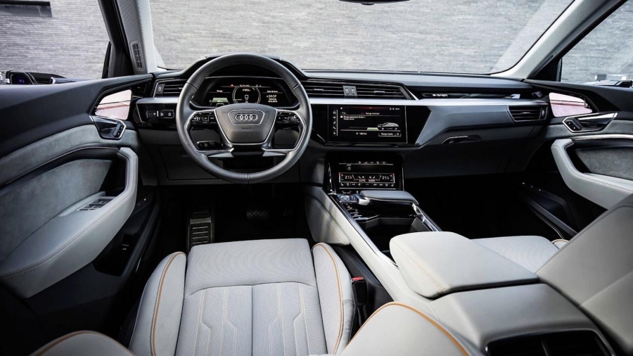 Το Audi E-Tron έχει έως πέντε οθόνες!