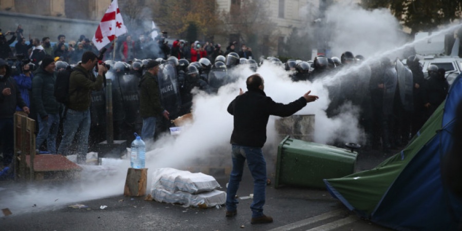 Γεωργία: ΗΠΑ και ΕΕ εκφράζουν την υποστήριξή τους προς τους αντικυβερνητικούς διαδηλωτές