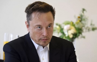 Ο Musk αποκαλύπτει: Τα μισά από τα χρήματα που στάλθηκαν στην Ουκρανία κατέληξαν στις τσέπες Αμερικανών πολιτικών