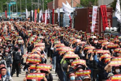 Νότια Κορέα: Οι φορτηγατζήδες σε λιμάνια και κέντρα logistics ξεκίνησαν απεργία διαρκείας - Κίνδυνος διαταραχής στις εφοδιαστικές αλυσίδες