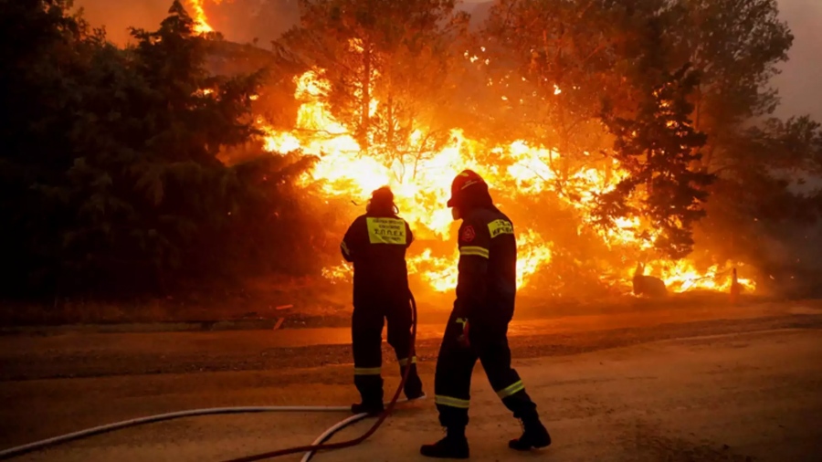 Πύρινα μέτωπα σε δυτ. Αττική, Λουτράκι, Ρόδο - Το Ισραήλ στέλνει 2 πυροσβεστικά αεροπλάνα στην Ελλάδα