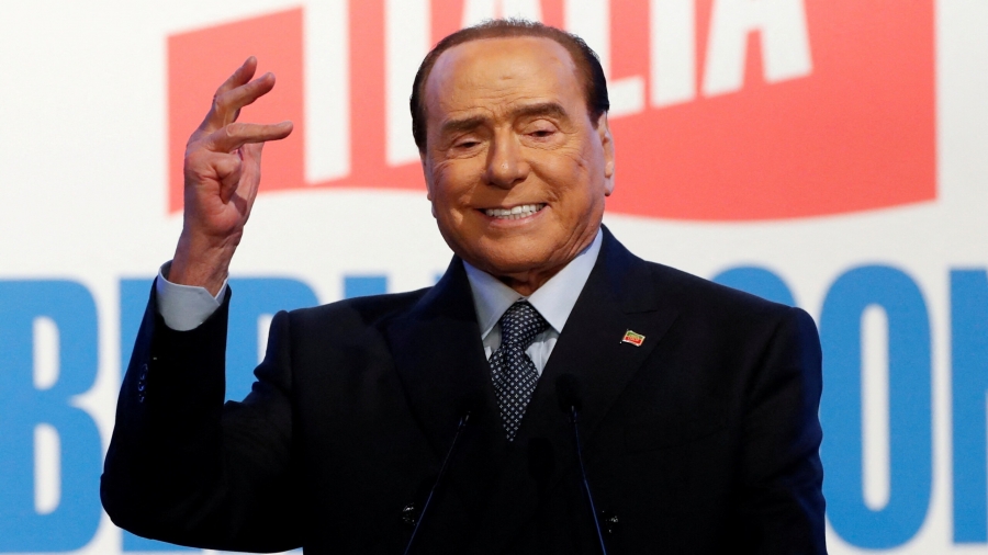 O Berlusconi γίνεται πρόβλημα για το ΕΛΚ λόγω στήριξης σε Putin: «Ή έχει άνοια ή είναι διεφθαρμένος!»