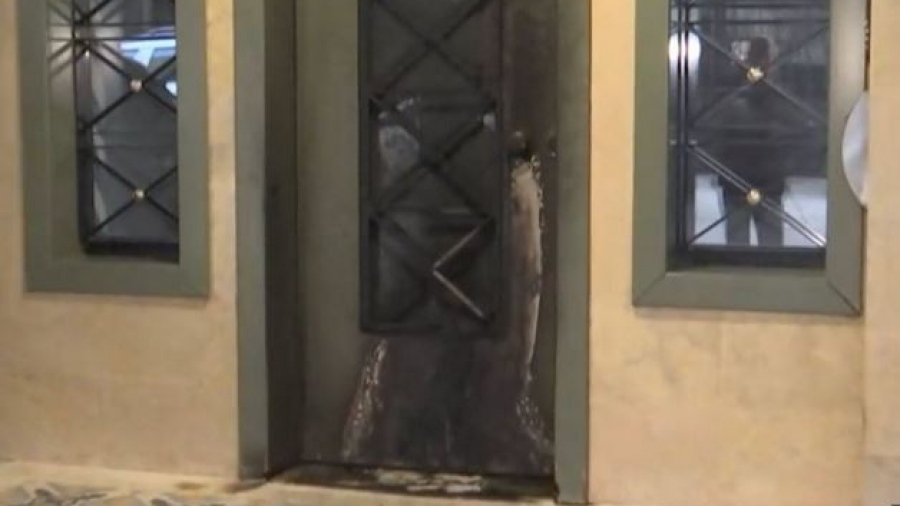 Πετράλωνα: Έκρηξη βόμβας στην είσοδο πολυκατοικίας που μένει βουλευτής της ΝΔ - Υλικές ζημιές