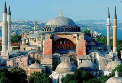 Πολιτική αντιπαράθεση ΣΥΡΙΖΑ – ΝΔ με φόντο την Αγία Σοφία – Οι δηλώσεις