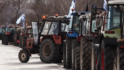 Σε κλοιό τρακτέρ και η Ελλάδα – Ασφυκτική πίεση στο Μαξίμου με αγροτικά μπλόκα και πορείες, πανικός με εικόνες Γαλλίας