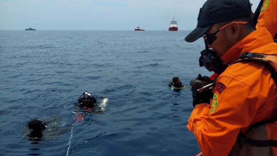 Ινδονησία: Έρευνες για την άτρακτο του αεροσκάφους που έπεσε στην θάλασσα με 189 επιβαίνοντες