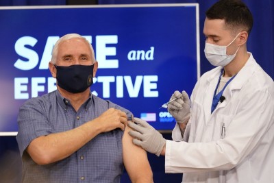 ΗΠΑ - Σε live μετάδοση εμβολιάστηκε ο Mike Pence