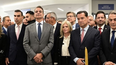 Κόλαση στο Αττικό νοσοκομείο: ΜΑΤ και ΜΕΑ ασπίδα σε Μητσοτάκη και Γεωργιάδη!