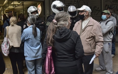 Ουρές στη ΔΕΗ επί της οδού Αριστείδου - Οδηγίες για τηλεφωνικές και ηλεκτρονικές πληρωμές