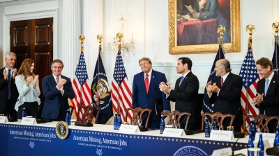 Πολιτική βόμβα από Tucker Carlson: «Ο Trump μπορεί να τελειώσει τον πόλεμο στην Ουκρανία με ένα τηλεφώνημα»