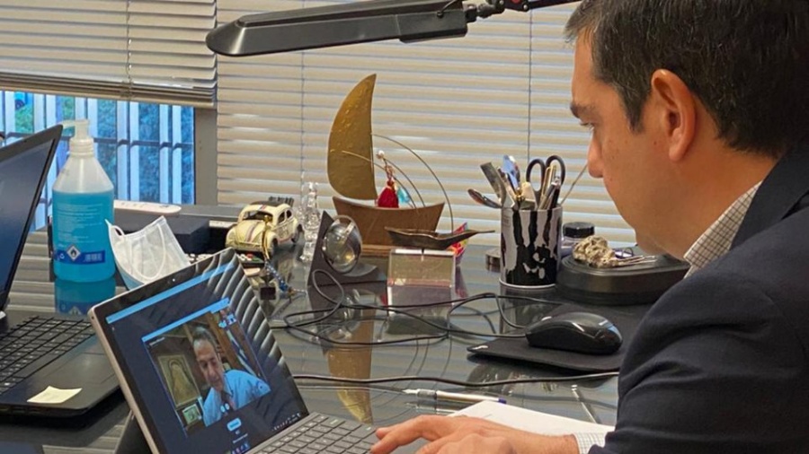 Ξεκίνησε η τηλεδιάσκεψη Μητσοτάκη - Τσίπρα για την έξαρση του κορωνοϊού