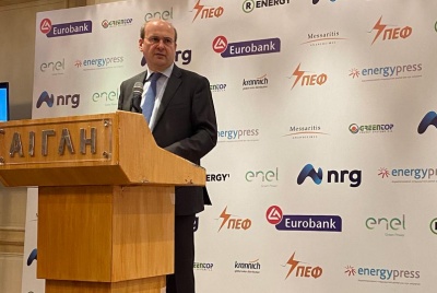 Χατζηδάκης: Δραστικές απλουστεύσεις τον Φεβρουάριο για αιολικά και φωτοβολταϊκά