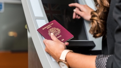 Τι πιστεύουν οι Βρετανοί για την υιοθέτηση των πιστοποιητικών εμβολιασμού