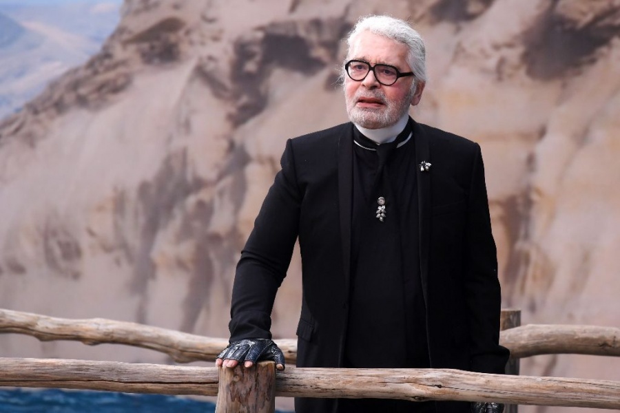 Έφυγε από τη ζωή ο διάσημος σχεδιαστής μόδας Karl Lagerfeld