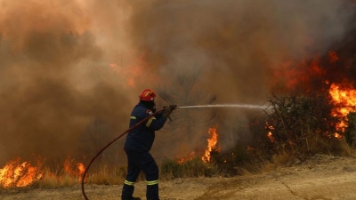 Μάχη με τις φλόγες στη Σάμο - Φωτιά σε δασική έκταση στο όρος Κέρκης