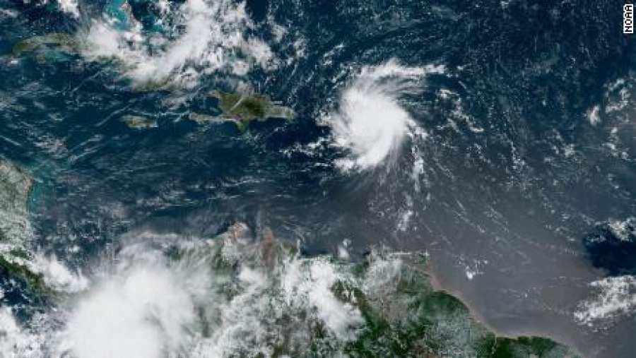 Σε τυφώνα αναβαθμίστηκε η καταιγίδα 