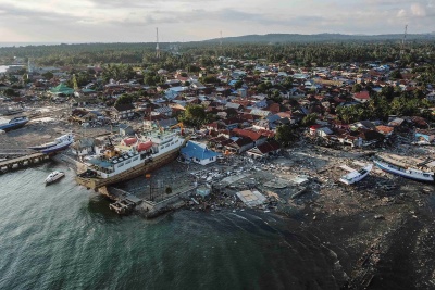 Ινδονησία: Τουλάχιστον 281 οι νεκροί και περισσότεροι από 1.000 τραυματίες ο απολογισμός από το τσουνάμι