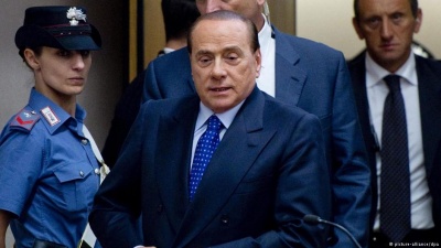 Deutsche Welle: Έτοιμος για συνεργασία με τα Πέντε Αστέρια ο Berlusconi