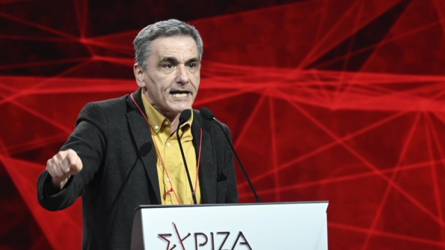 Εντάσεις στο συνέδριο του ΣΥΡΙΖΑ - Πέρασε η πρόταση Τσίπρα - Αποδοκιμάστηκε ο Τσακαλώτος που μίλησε για «εκβιασμό»