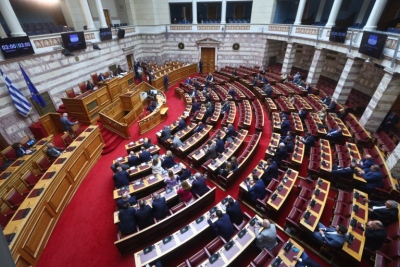 Νομοσχέδιο για το 13ωρο: Κατά πλειοψηφία πέρασε απο την αρμόδια Επιτροπή – Την Τρίτη (14/10) στην Ολομέλεια