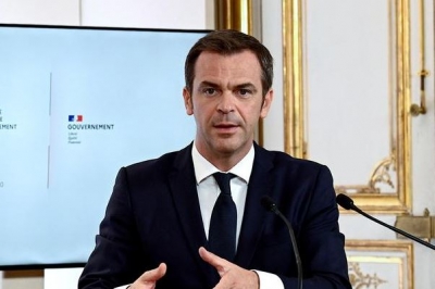 Και η Γαλλία σχεδιάζει την απαγόρευση εξαγωγών εμβολίων για τον Covid