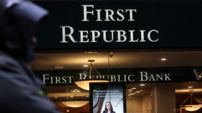 Αναζωπυρώνεται η τραπεζική κρίση στις ΗΠΑ: «Βουτιά» -50% για τη First Republic μετά τo «bank run» του 40% των καταθέσεων