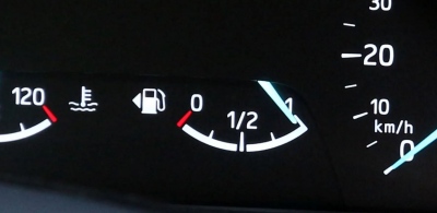 Η ιστορία πίσω από το βελάκι που δείχνει το ρεζερβουάρ