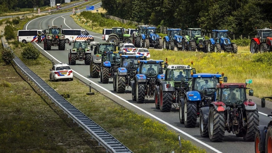 Μένος κατά των αγροτών στην Ευρώπη – Η συστηματική υποτίμηση των διαδηλώσεων, την ώρα που τα τρόφιμα λιγοστεύουν λόγω πολέμων