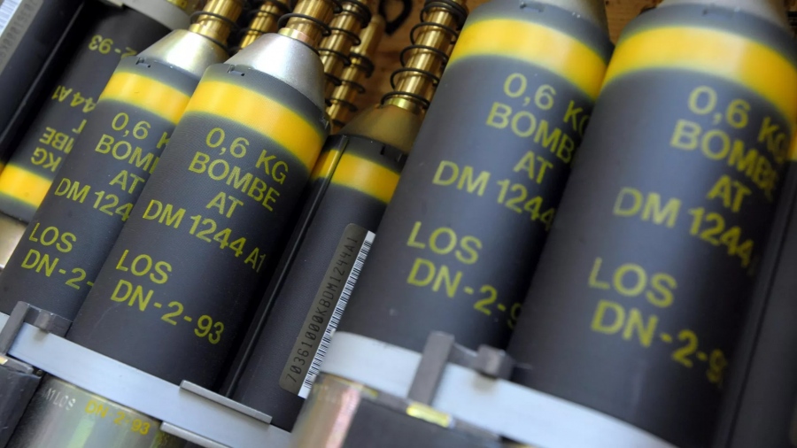 «Ήρθε η ώρα»: Πώς θα αντιδράσει η Ρωσία στην προμήθεια πυρομαχικών διασποράς στην Ουκρανία από τις ΗΠΑ