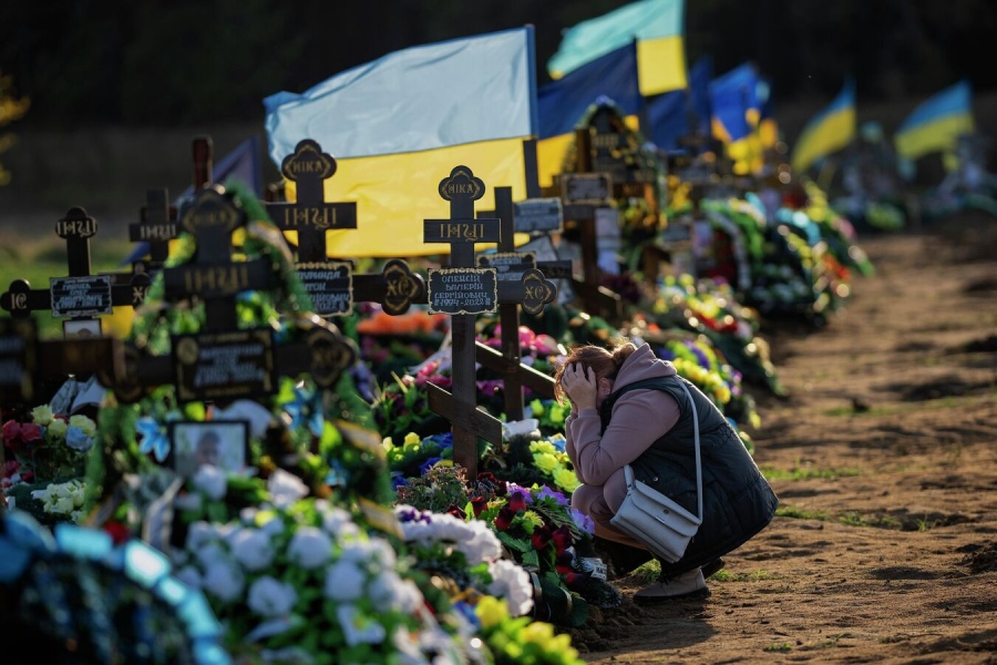 Το άδοξο τέλος - Η Ουκρανία θα καταρρεύσει εάν δεν καταλάβει την Κριμαία, η Ρωσία θέλει Οδησσό - Δράμα στα νεκροταφεία