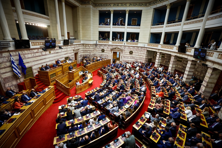 Με ευρεία πλειοψηφία 262 ψήφων ενέκρινε η Βουλή τροπολογία για την απασχόληση πολιτών τρίτων χωρών στην Ελλάδα