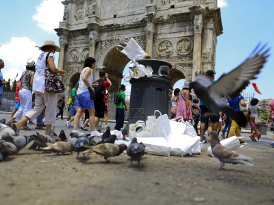 Χιλιάδες πολίτες της Ρώμης διαδήλωσαν κατά της Δημάρχου της Ιταλικής πρωτεύουσας - Την κατηγορούν για την άθλια εικόνα της πόλης