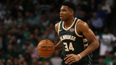 Η επιστροφή στο Μιλγουόκι και το σύνθημα νίκης του Γιάννη