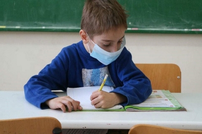 Οι αποφάσεις της Επιτροπής για τα σχολεία: Χωρίς μάσκες και υποχρεωτικά τεστ η επιστροφή των παιδιών